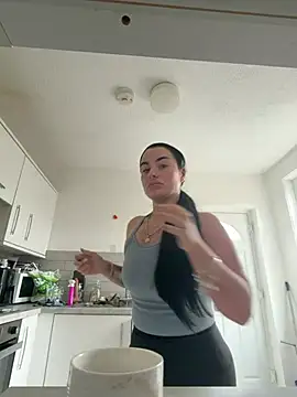 Snapshot of Darkfantisyx chatting on April 3, 2026, 1:31 pm Darkfantisyx online show from April 3, 2026, 1:31 pm