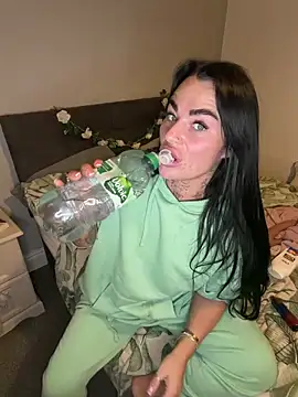 Snapshot of Darkfantisyx chatting on April 7, 2026, 9:59 pm Darkfantisyx online show from April 7, 2026, 9:59 pm