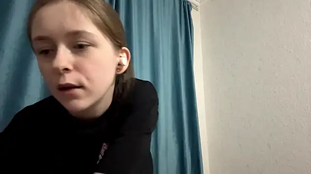 Snapshot of StaticBliss chatting on March 3, 2026, 6:14 pm StaticBliss online show from March 3, 2026, 6:14 pm