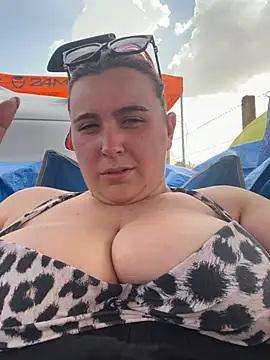 Sandragll online show from June 20, 2026, 5:27 pm