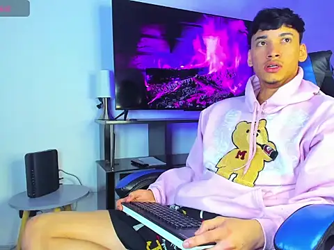 Lyam Russo online show from March 30, 2026, 8:04 am