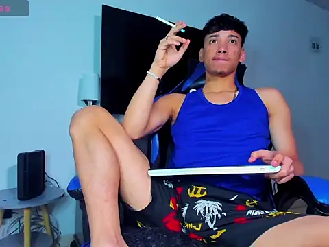 Lyam Russo online show from April 10, 2026, 4:39 am