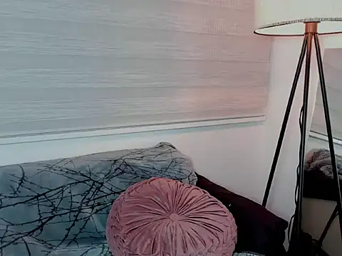 Snapshot of yourlollypetite chatting on February 18, 2026, 4:52 am yourlollypetite online show from February 18, 2026, 4:52 am