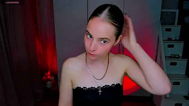 Maddy Wood  online show from June 19, 2026, 4:55 pm