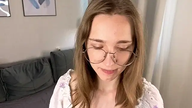 Snapshot of AshleyyJones chatting on June 6, 2026, 2:11 pm AshleyyJones online show from June 6, 2026, 2:11 pm