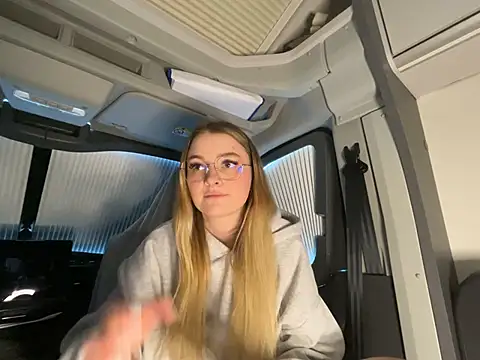 melanieTesss online show from February 20, 2026, 11:11 am