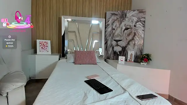 Snapshot of SiaFoxx_ chatting on February 25, 2026, 6:01 am SiaFoxx online show from February 25, 2026, 6:01 am