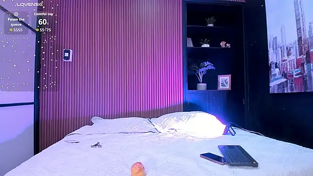 SiaFoxx  online show from June 4, 2026, 8:48 pm