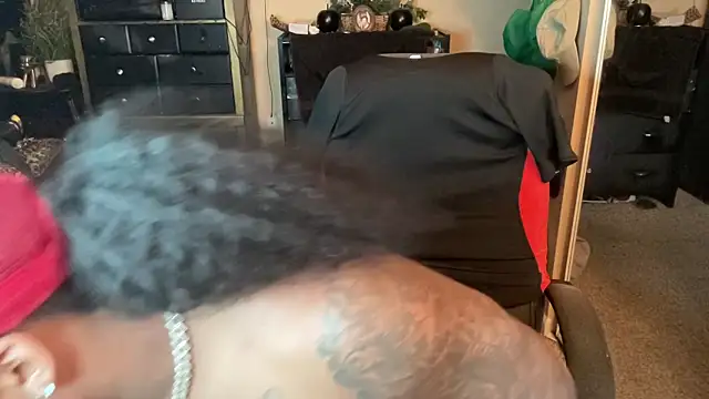 Snapshot of nikolovetm chatting on February 17, 2026, 4:09 am nikolovetm online show from February 17, 2026, 4:09 am