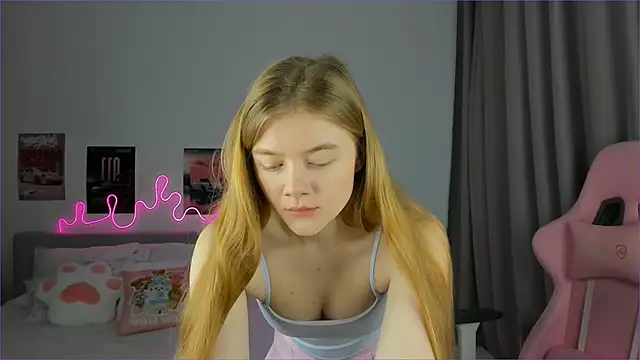 EvaRaee online show from March 20, 2026, 3:55 am