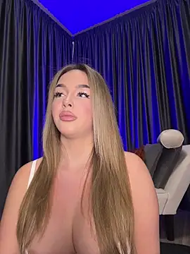 Snapshot of SelenneDreams chatting on February 20, 2026, 5:02 pm SelenneDreams online show from February 20, 2026, 5:02 pm