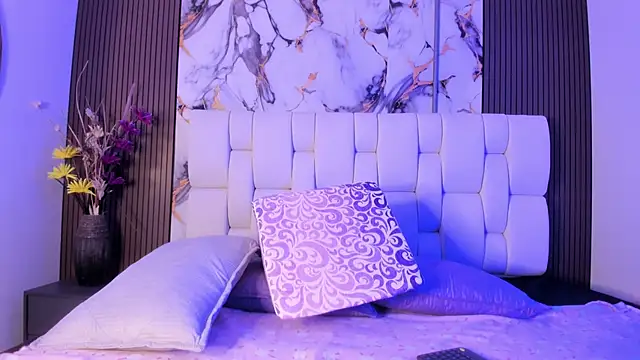 alisstarr online show from April 15, 2026, 11:28 am