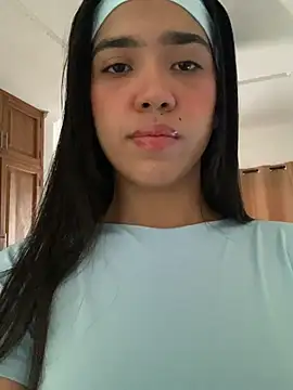 Snapshot of Lily_em chatting on July 6, 2026, 12:35 pm Lily em online show from July 6, 2026, 12:35 pm