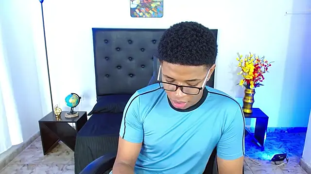 liiam3 online show from April 8, 2026, 9:04 pm