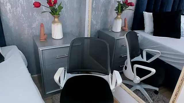 Janna  26 online show from April 15, 2026, 9:37 pm