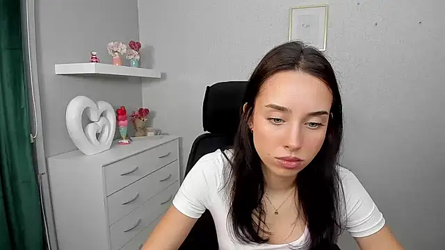 AdeleSolo online show from March 23, 2026, 6:28 am