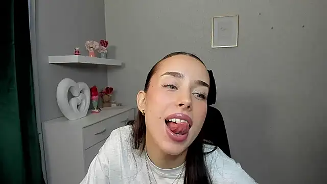 AdeleSolo online show from April 9, 2026, 6:19 am