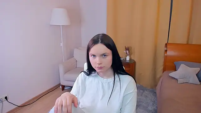 LeilaErcolani online show from February 26, 2026, 6:51 pm