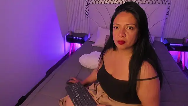 Renatta Milly online show from February 18, 2026, 3:24 am