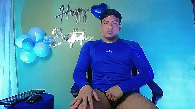 Snapshot of Uriel_Ray_ chatting on February 22, 2026, 11:03 pm Uriel Ray online show from February 22, 2026, 11:03 pm