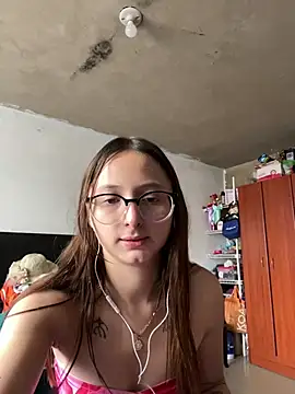 Snapshot of Aria__Rousse03 chatting on February 24, 2026, 2:37 pm Aria Rousse03 online show from February 24, 2026, 2:37 pm