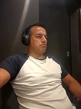 Snapshot of Valenthe26 chatting on February 27, 2026, 5:40 am Valenthe26 online show from February 27, 2026, 5:40 am