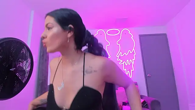 Evelin  thompsson online show from March 19, 2026, 3:21 am