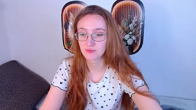 Snapshot of miay_here_ chatting on April 20, 2026, 4:43 pm miay here online show from April 20, 2026, 4:43 pm
