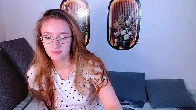 Snapshot of miay_here_ chatting on April 21, 2026, 4:45 pm miay here online show from April 21, 2026, 4:45 pm