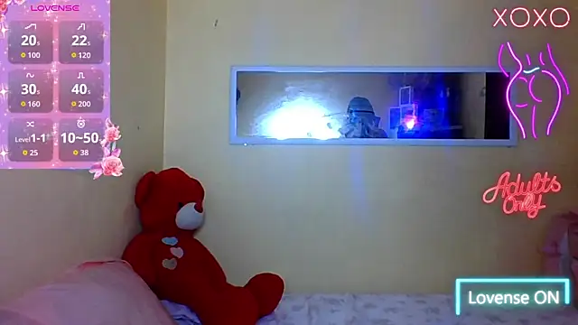Snapshot of Luna_Moonfang chatting on June 13, 2026, 8:40 pm Luna Moonfang online show from June 13, 2026, 8:40 pm