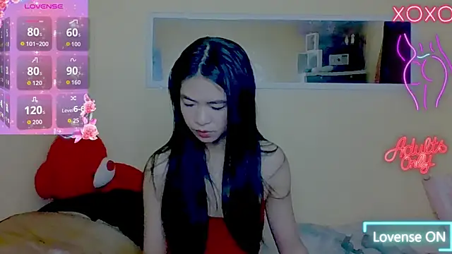 Luna Moonfang online show from June 25, 2026, 9:47 am