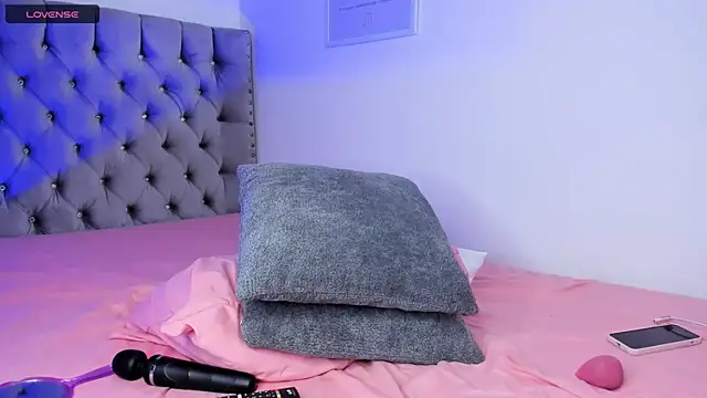 eva cutee  online show from April 2, 2026, 8:50 pm