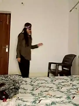 cute girl 29 online show from March 15, 2026, 2:12 pm