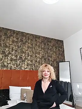 LaireeFelini online show from February 23, 2026, 7:11 pm