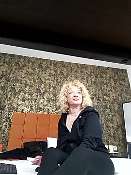 LaireeFelini online show from February 28, 2026, 7:59 pm