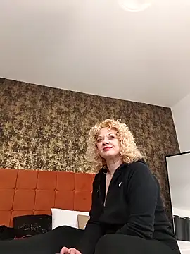 LaireeFelini online show from March 1, 2026, 7:27 pm