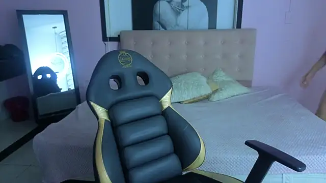 Sweett liia  online show from April 17, 2026, 7:50 pm