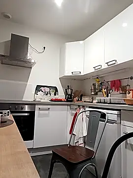 olivbisoumis online show from March 24, 2026, 5:45 am