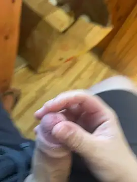 brunonovinho18 online show from April 2, 2026, 7:11 pm