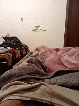 Snapshot of Mineirinho_85 chatting on March 13, 2026, 12:39 am Mineirinho 85 online show from March 13, 2026, 12:39 am