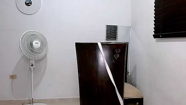 MiaDiamontLatin online show from March 13, 2026, 3:24 am