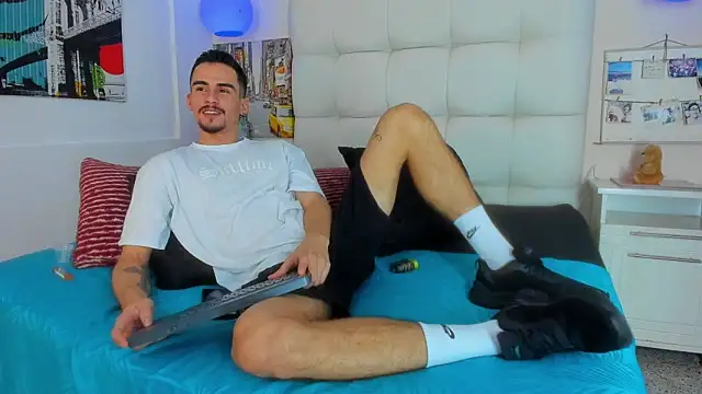 SharonTygaX online show from April 14, 2026, 4:29 am