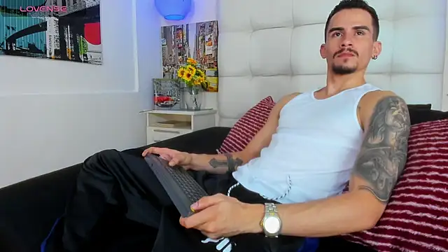 SharonTygaX online show from April 18, 2026, 3:54 am