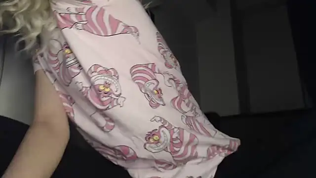 Snapshot of MessyBitch2 chatting on February 27, 2026, 9:59 pm MessyBitch2 online show from February 27, 2026, 9:59 pm