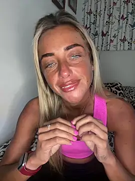 Snapshot of ScarlettGold_ chatting on March 13, 2026, 12:12 pm ScarlettGold online show from March 13, 2026, 12:12 pm
