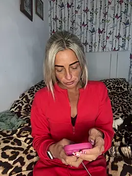 Snapshot of ScarlettGold_ chatting on March 27, 2026, 1:33 pm ScarlettGold online show from March 27, 2026, 1:33 pm