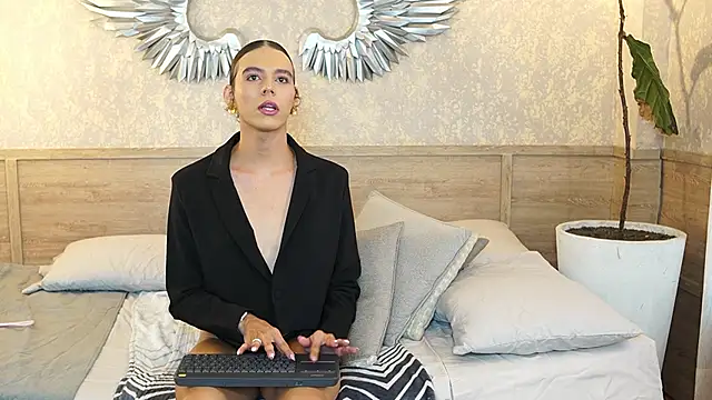 Snapshot of Luxa_Velvet chatting on March 14, 2026, 1:05 pm Luxa Velvet online show from March 14, 2026, 1:05 pm