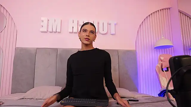 Snapshot of Luxa_Velvet chatting on March 24, 2026, 12:43 pm Luxa Velvet online show from March 24, 2026, 12:43 pm