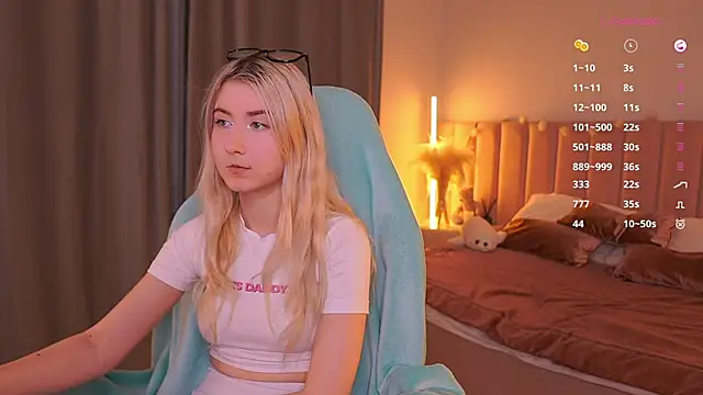 Aiko Takana online show from February 25, 2026, 3:43 pm