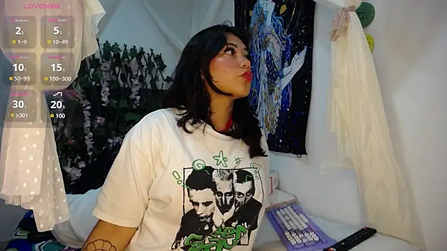 hairylatiingoddess online show from April 18, 2026, 5:11 am